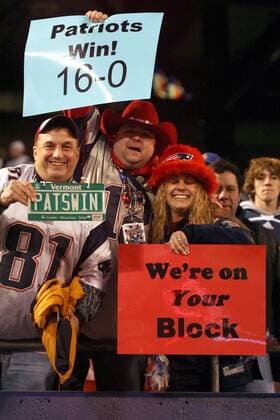 Fans glauben an eine ungeschlagenen Saison mit 16:0 Siegen der New England Patriots American Football Herren NFL 2007 2008 Gruppe East Rutherford American Football Herren NFL 2007 2008 Gruppe East Rutherford