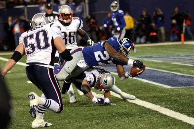 Brandon Jacobs (New York Giants, re.) - Touchdown American Football Herren NFL 2007 2008, New York Giants - New England Patriots Gruppe East Rutherford Dynamik, American Football Herren NFL 2007 2008, New York Giants - New England Patriots Gruppe East Rutherford Dynamik,