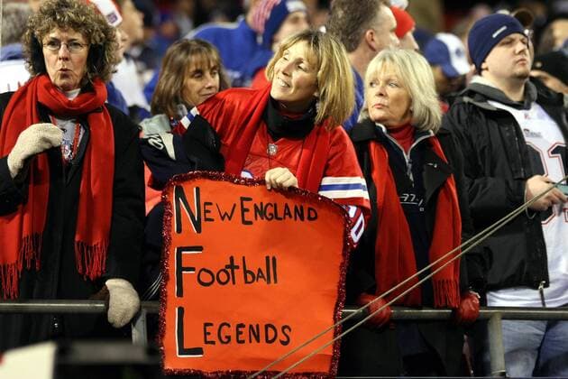 New England Patriots Fans bezeichnen ihre Idole als New England Football Legends - das Team beendet die Vorrunde der NFL ohne Niederlage American Football Herren NFL 2007 2008, Gruppe East Rutherford American Football Herren NFL 2007 2008, Gruppe East Rutherford