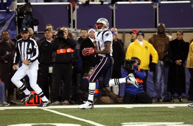Randy Moss (New England Patriots) am Ball American Football Herren NFL 2007 2008 Einzelbild East Rutherford American Football Herren NFL 2007 2008 Einzelbild East Rutherford