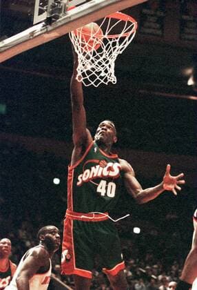 Shawn Kemp (Seattle Supersonics)  (NYP96040801) Basketball Herren NBA 1995 1996 o0 Super Sonics Einzelbild Basketball Herren NBA 1995 1996 o0 Super Sonics Einzelbild