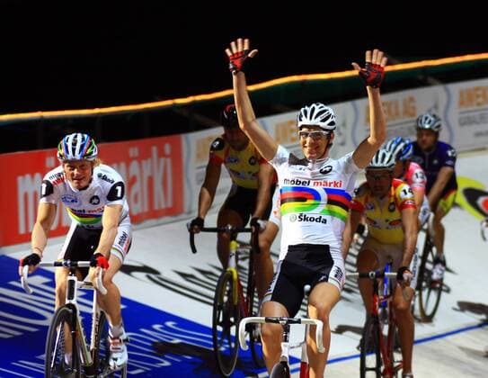 Franco Marvulli (re.) jubelt, daneben sein Partner Bruno Risi (li., beide Schweiz) - die Sieger des 51. Züricher Sechstagerennens 2008 Radsport Herren Züricher Sechstagerennen 2008, Sechstage, Sechs, Sixdays, six days, Rad, Indoor, Halle, Zürcher Gruppe Bahn, Indoor, Bahnrad, Bahnradsport Zürich Freude, Radsport Herren Züricher Sechstagerennen 2008, Sechstage, Sechs, Sixdays, six days, Rad, Indoor, Halle, Zürcher Gruppe Bahn, Indoor, Bahnrad, Bahnradsport Zürich Freude,