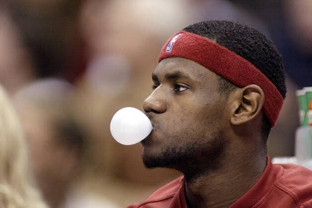 LeBron James (Cleveland Cavaliers) (icon7665344) Basketball Herren NBA 2003 2004 Porträt Basketball Herren NBA 2003 2004 Porträt EDITORIAL USE ONLY