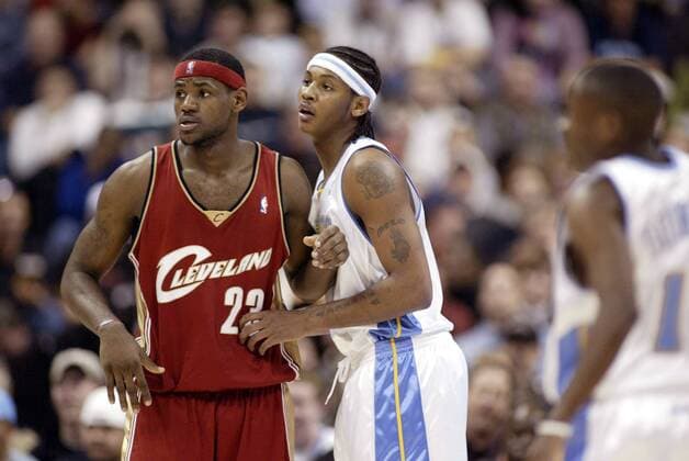 Carmelo Anthony (re., Denver Nuggets) gegen LeBron James (Cleveland Cavaliers) (icon7665338) Basketball Herren NBA 2003 2004 Gruppe Basketball Herren NBA 2003 2004 Gruppe EDITORIAL USE ONLY