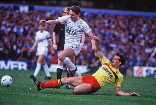 Clive Allen (Tottenham Hotspurs, li.) gegen Steve Sims (Watford) -  Fußball Herren FA Cup 1986 1987, English, Englischer Pokal, Pokalspiel, Halbfinale, Spurs Gruppe Birmingham Dynamik, Kampf, Fußball Herren FA Cup 1986 1987, English, Englischer Pokal, Pokalspiel, Halbfinale, Spurs Gruppe Birmingham Dynamik, Kampf,