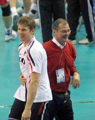 Bundestrainer Stelian Moculescu und Stefan Hübner (beide Deutschland) - Schlussjubel -  Volleyball Länderspiel Herren Olympiaqualifikation 2008, Olympia Qualifikation, Nationalmannschaft, Nationaltrikot Gruppe Izmir Freude, Volleyball Länderspiel Herren Olympiaqualifikation 2008, Olympia Qualifikation, Nationalmannschaft, Nationaltrikot Gruppe Izmir Freude,