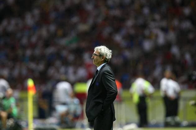 Nationaltrainer Raymond Domenech (Frankreich) enttäuscht -  Fußball WM Herren WM 2006, Länderspiel, Nationalteam, Finale, Endspiel, Vdig Einzelbild Berlin Enttäuschung, Nachdenklichkeit, Fußball WM Herren WM 2006, Länderspiel, Nationalteam, Finale, Endspiel, Vdig Einzelbild Berlin Enttäuschung, Nachdenklichkeit,