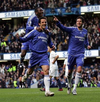 Torjubel Chelsea, mit Juliano Belletti (vorn), Shaun Wright Phillips (o.) und Michael Ballack - EDITORIAL USE ONLY. No use with unauthorised audio, video, data, fixture lists, club league logos or live services. Online in-match use limited to 120 images, no video emulation. No use in betting, games or single club league player publications. Fußball Herren English Premier League 2007 2008, 1. Englische Liga, Chelsea FC London Gruppe London Freude, Kameradschaft, Fußball Herren English Premier League 2007 2008, 1. Englische Liga, Chelsea FC London Gruppe London Freude, Kameradschaft,