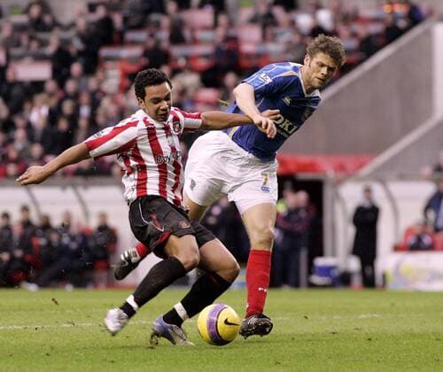 Kieran Richardson (Sunderland, li.) gegen Hermann Hreidarsson (Portsmouth) -  Fußball Herren English Premier League 2007 2008, 1. Englische Liga, Sunderland AFC - FC Portsmouth 2:0, FC Gruppe Sunderland Dynamik, Fußball Herren English Premier League 2007 2008, 1. Englische Liga, Sunderland AFC - FC Portsmouth 2:0, FC Gruppe Sunderland Dynamik,