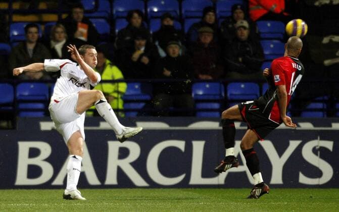 Kevin Nolan (Bolton, li.) gegen Steven Reid (Blackburn) - EDITORIAL USE ONLY. No use with unauthorised audio, video, data, fixture lists, club league logos or live services. Online in-match use limited to 120 images, no video emulation. No use in betting, games or single club league player publications. Fußball Herren English Premier League 2007 2008, 1. Englische Liga, Bolton Wanderers - Blackburn Rovers 1:2 Gruppe Bolton Dynamik, Fußball Herren English Premier League 2007 2008, 1. Englische Liga, Bolton Wanderers - Blackburn Rovers 1:2 Gruppe Bolton Dynamik,