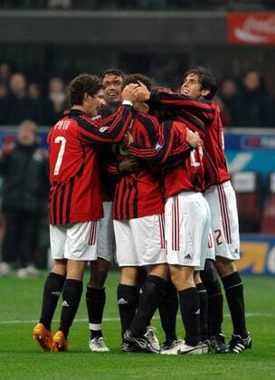 Ronaldo (3.v.li.) kehrt zurück und trifft, daneben Paolo Maldini (2.v.li.) und Kaka (alle AC Mailand) beim gemeinsamen Torjubel - Fußball Herren Serie A 2007 2008, 1. Italienische Liga, AC Mailand, Milan Gruppe Mailand Freude, Fußball Herren Serie A 2007 2008, 1. Italienische Liga, AC Mailand, Milan Gruppe Mailand Freude,