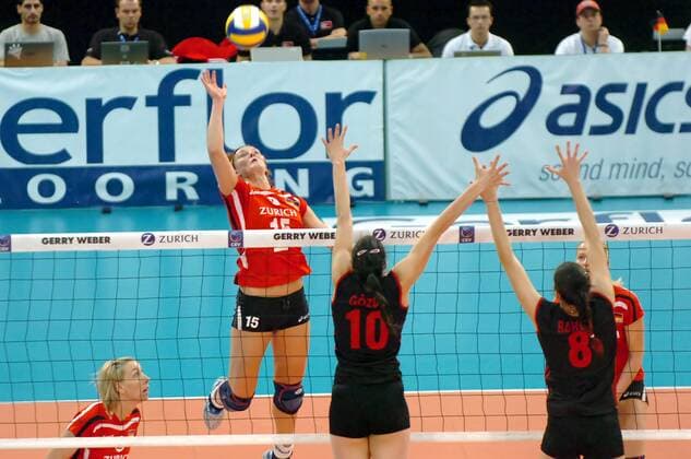Angelina Grün (Deutschland) am Ball Volleyball Länderspiel Damen Olympiaqualifikation 2008, Olympia Qualifikation, Nationalmannschaft, Deutschland - Türkei 3:0 Gruppe Halle Westfalen Dynamik, Volleyball Länderspiel Damen Olympiaqualifikation 2008, Olympia Qualifikation, Nationalmannschaft, Deutschland - Türkei 3:0 Gruppe Halle Westfalen Dynamik,