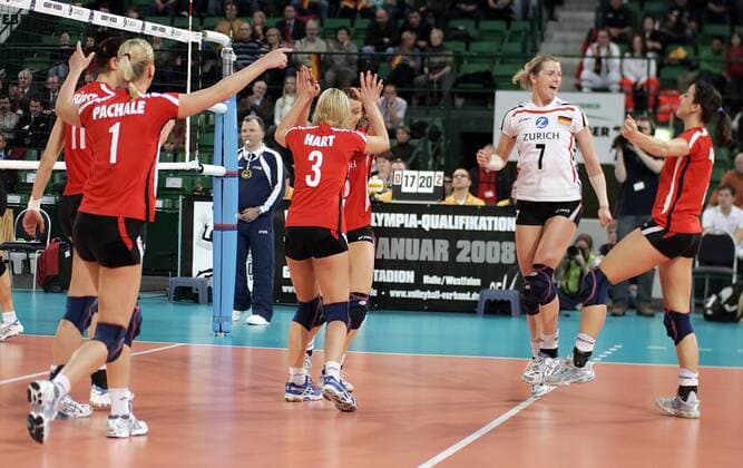 Jubel Deutschland um Libero Heike Beier (2.v.re.) Volleyball Länderspiel Damen Olympiaqualifikation 2008, Olympia Qualifikation, Nationalmannschaft, Nationaltrikot, Deutschland Gruppe Halle Westfalen Freude, Begeisterung, Volleyball Länderspiel Damen Olympiaqualifikation 2008, Olympia Qualifikation, Nationalmannschaft, Nationaltrikot, Deutschland Gruppe Halle Westfalen Freude, Begeisterung,