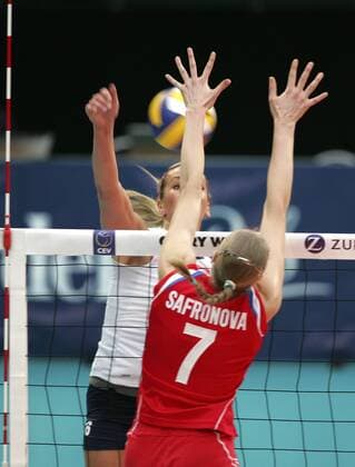 Sanja Popovic (Kroatien, hi.) gegen Natalia Safronova (Russland) Volleyball Länderspiel Damen Olympiaqualifikation 2008, Olympia Qualifikation, Nationalmannschaft, Nationaltrikot, Gruppe Halle Westfalen Dynamik, Volleyball Länderspiel Damen Olympiaqualifikation 2008, Olympia Qualifikation, Nationalmannschaft, Nationaltrikot, Gruppe Halle Westfalen Dynamik,