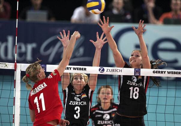 Corina Ssuschke (re.) und Tanja Hart (beide Deutschland) gegen Anna Baranska (Polen) Volleyball Länderspiel Damen Olympiaqualifikation 2007 2008, Olympia Qualifikation, Nationalmannschaft, Nationaltrikot, Gruppe Halle Westfalen Dynamik, Volleyball Länderspiel Damen Olympiaqualifikation 2007 2008, Olympia Qualifikation, Nationalmannschaft, Nationaltrikot, Gruppe Halle Westfalen Dynamik,