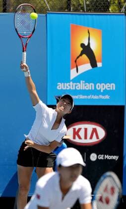 Zheng Jie (China) - Aufschlag -  Tennis Damen Australian Open 2008, Grand Slam, WTA Tour Einzelbild Melbourne Tennis Damen Australian Open 2008, Grand Slam, WTA Tour Einzelbild Melbourne