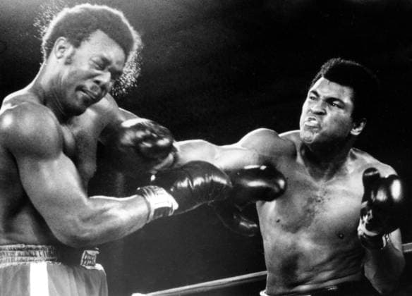 Themen der Woche - SPORT Muhammad Ali (re.) gegen George Foreman (beide USA) -  (ARK1974102926) Boxen WM Herren WBC WBA WM 1974, Boxsport, Profiboxen, Schwergewicht, Gruppe Kinshasa Dynamik, Boxen WM Herren WBC WBA WM 1974, Boxsport, Profiboxen, Schwergewicht, Gruppe Kinshasa Dynamik,