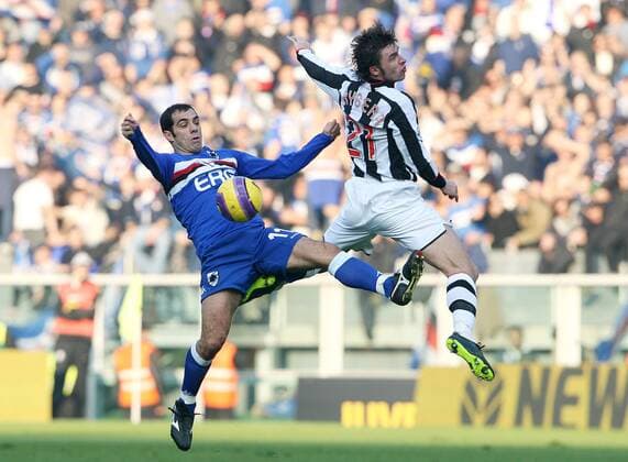 Claudio Bellucci (Sampdoria Genua, li.) gegen Zdenek Grygera (Juventus Turin) - Fußball Herren Serie A 2007 2008, 1. Italienische Liga, Juventus Turin - Sampdoria Genua 0:0, Juve Gruppe Turin Dynamik, Kampf, Fußball Herren Serie A 2007 2008, 1. Italienische Liga, Juventus Turin - Sampdoria Genua 0:0, Juve Gruppe Turin Dynamik, Kampf,