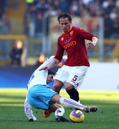 Philippe Mexes (AS Rom, re.) im Duell -  Fußball Herren Serie A 2007 2008, 1. Italienische Liga, Roma - Calcio Catania 2:0 Gruppe Rom Dynamik, Kampf, Fußball Herren Serie A 2007 2008, 1. Italienische Liga, Roma - Calcio Catania 2:0 Gruppe Rom Dynamik, Kampf,