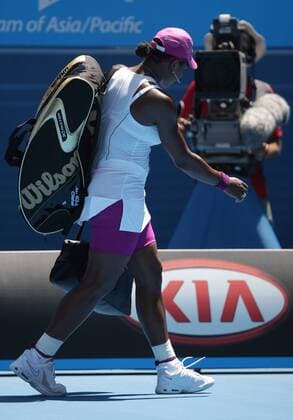 Serena Williams (USA) schleicht enttäuscht vom Platz Tennis Damen Australian Open 2008, Grand Slam, WTA Tour Einzelbild Melbourne Enttäuschung, Tennis Damen Australian Open 2008, Grand Slam, WTA Tour Einzelbild Melbourne Enttäuschung,
