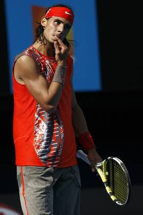 Rafael Nadal (Spanien) nachdenklich Tennis Herren Australian Open 2008, Grand Slam, ATP Tour, Viertelfinale Einzelbild Melbourne Tennis Herren Australian Open 2008, Grand Slam, ATP Tour, Viertelfinale Einzelbild Melbourne