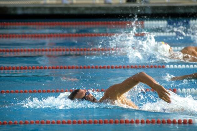 Michael Groß (BR Deutschland) führt Schwimmen OS Sommer Herren Olympische Spiele 1984, Sommerspiele, Freistil, Freistilschwimmen, Kraul, Kraulschwimmen Einzelbild Los Angeles, LA, L A Dynamik, Schwimmen OS Sommer Herren Olympische Spiele 1984, Sommerspiele, Freistil, Freistilschwimmen, Kraul, Kraulschwimmen Einzelbild Los Angeles, LA, L A Dynamik,