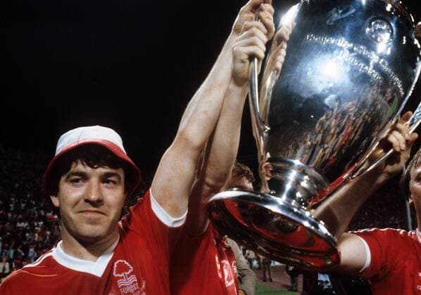 Europapokalsieger Nottingham - John Robertson (li.) jubelt mit dem Coupe des Clubs Champions Europeens - DEUTSCHSPRACHIGE SPORTZEITSCHRIFTEN UND -ZEITUNGEN NUR NACH RÜCKSPRACHE Fußball EC 1 Herren Europapokal der Landesmeister 1978 1979, Europacup, Finale, Endspiel, Nottingham Forest Einzelbild München Glück, Freude, Fußball EC 1 Herren Europapokal der Landesmeister 1978 1979, Europacup, Finale, Endspiel, Nottingham Forest Einzelbild München Glück, Freude,