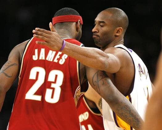 Kobe Bryant (Los Angeles Lakers, re.) und LeBron James (Cleveland Cavaliers) -  (LAP2008012704) Basketball Herren NBA 2007 2008, Los Angeles Lakers - Cleveland Cavaliers 95:98 Gruppe Los Angeles, LA, L.A. Kameradschaft, Basketball Herren NBA 2007 2008, Los Angeles Lakers - Cleveland Cavaliers 95:98 Gruppe Los Angeles, LA, L.A. Kameradschaft,