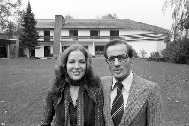 Hans Günther Winkler und Ehefrau Luciana Denice (beide BR Deutschland) vor ihrem Haus Pferdesport Herren Reiten 1976, Reitsport, Springreiten, Springen Gruppe o0 Fotostory, Homestory, Fotoshooting Pferdesport Herren Reiten 1976, Reitsport, Springreiten, Springen Gruppe o0 Fotostory, Homestory, Fotoshooting