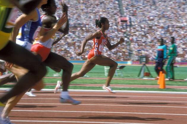 Evelyn Ashford (USA, re.) Leichtathletik OS Sommer Damen Olympische Spiele 1984, Sommerspiele, Nationaltrikot, 100m, 100 m, Meter, Sprint, Kurzstrecke Vdia Gruppe Los Angeles LA L A Dynamik, Überlegenheit, Leichtathletik OS Sommer Damen Olympische Spiele 1984, Sommerspiele, Nationaltrikot, 100m, 100 m, Meter, Sprint, Kurzstrecke Vdia Gruppe Los Angeles LA L A Dynamik, Überlegenheit,