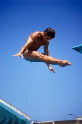 Greg Louganis (USA) Wasserspringen OS Sommer Herren Olympische Spiele 1984, Sommerspiele, Kunstspringen, Turmspringen Einzelbild Los Angeles Wasserspringen OS Sommer Herren Olympische Spiele 1984, Sommerspiele, Kunstspringen, Turmspringen Einzelbild Los Angeles