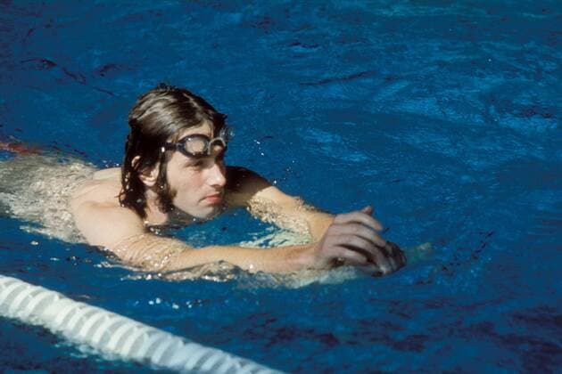Roland Matthes (DDR) trainiert mit Schwimmbrett Schwimmen Herren Schwimmsport 1976, Training Einzelbild Aufnahmedatum geschätzt Schwimmen Herren Schwimmsport 1976, Training Einzelbild Aufnahmedatum geschätzt