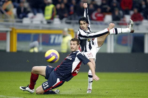 Raffaele Palladino (Juventus Turin, re.) gegen Michele Canini (Cagliari) -  Fußball Herren Serie A 2007 2008, 1. Italienische Liga, Juventus Turin - US Cagliari Calcio 1:1, Juve, Vdig Gruppe Turin Dynamik, Fußball Herren Serie A 2007 2008, 1. Italienische Liga, Juventus Turin - US Cagliari Calcio 1:1, Juve, Vdig Gruppe Turin Dynamik,