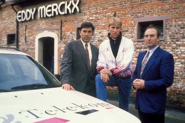 Axel Merckx (Mitte), Teamchef Walter Godefroot (re., beide Team Telekom) und Radsportlegende Eddy Merckx (alle Belgien) Radsport Herren 1994, Straßenradsport, Straße, Rad Gruppe Aufnahmedatum geschätzt Radsport Herren 1994, Straßenradsport, Straße, Rad Gruppe Aufnahmedatum geschätzt