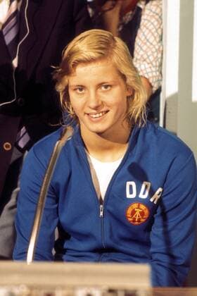 Kornelia Ender (DDR) gut gelaunt auf einer Pressekonferenz Schwimmen OS Sommer Damen Olympische Spiele 1976, Sommerspiele Einzelbild Montreal Freude, Schwimmen OS Sommer Damen Olympische Spiele 1976, Sommerspiele Einzelbild Montreal Freude,