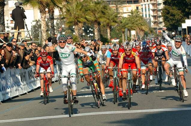 Daniele Pietropolli (Italien Team LPR Brakes, li.) gewinnt die dritte Etappe des Giro della Provincia di Reggio Calabria 2008 -  Radsport Herren Giro della Provincia di Reggio Calabria 2008, Kalabrien Rundfahrt, Rad, Straße, Straßenradsport Totale 3. Etappe: Chiaravalle - Reggio Calabria Radsport Herren Giro della Provincia di Reggio Calabria 2008, Kalabrien Rundfahrt, Rad, Straße, Straßenradsport Totale 3. Etappe: Chiaravalle - Reggio Calabria