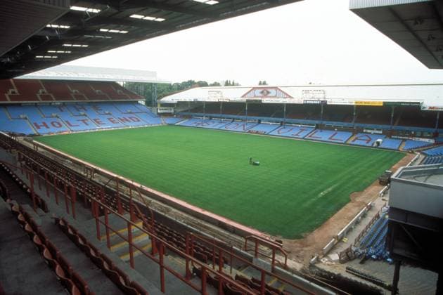 Innenansicht des Stadions Villa Park, Spielstätte der EM 1996 und Heimspielstätte von Aston Villa Fußball Herren , EM 1996 o0 Austragungsort, Wettkampfstätte, Spielstätten Totale Aufnahmedatum geschätzt Birmingham Leere, Fußball Herren , EM 1996 o0 Austragungsort, Wettkampfstätte, Spielstätten Totale Aufnahmedatum geschätzt Birmingham Leere,