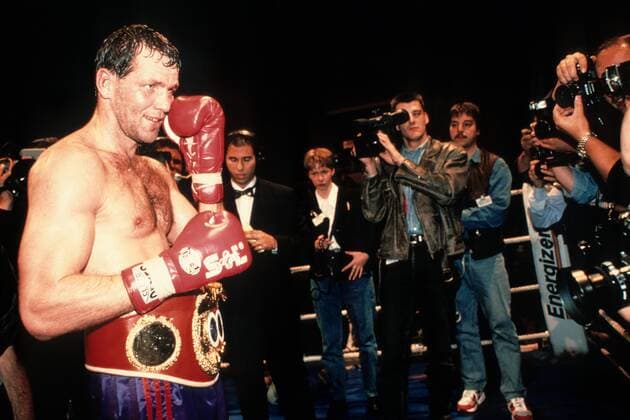 Henry Maske (Deutschland) stellt sich als IBF Weltmeister im Halbschwergewicht 1993 den Medienvertretern Boxen Herren IBF WM 1993, Boxsport, Profiboxen, Halbschwergewicht Gruppe Düsseldorf Freude, Boxen Herren IBF WM 1993, Boxsport, Profiboxen, Halbschwergewicht Gruppe Düsseldorf Freude,
