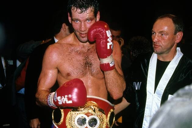 Henry Maske und sein Trainer Manfred Wolke (beide Deutschland) mit WM Gürtel Boxen Herren 1993, Boxsport, Profiboxen, Halbschwergewicht Gruppe Aufnahmedatum geschätzt Boxen Herren 1993, Boxsport, Profiboxen, Halbschwergewicht Gruppe Aufnahmedatum geschätzt