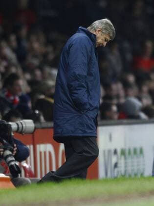 Trainer Arsene Wenger (Arsenal) enttäuscht - EDITORIAL USE ONLY. No use with unauthorised audio, video, data, fixture lists, club league logos or live services. Online in-match use limited to 120 images, no video emulation. No use in betting, games or single club league player publications. Fußball Herren FA Cup 2007 2008, Englischer Pokal, Pokalspiel, Arsenal FC London Einzelbild Manchester Enttäuschung, Fußball Herren FA Cup 2007 2008, Englischer Pokal, Pokalspiel, Arsenal FC London Einzelbild Manchester Enttäuschung,