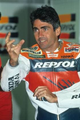 Mick Doohan (Australien Honda) im Gespräch Motorsport WM Herren Weltmeisterschaft 1997, Motorrad, Motorradrennen, Motorradrennsport, Motorradsport, Einzelbild Nürburgring, Aufnahmedatum geschätzt Nürburg Motorsport WM Herren Weltmeisterschaft 1997, Motorrad, Motorradrennen, Motorradrennsport, Motorradsport, Einzelbild Nürburgring, Aufnahmedatum geschätzt Nürburg