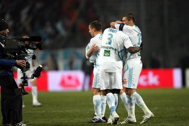 Schlussjubel Marseille, u. a. v. re.: Lorik Cana und Taye Taiwo -  Fußball Herren Ligue 1 2007 2008, 1. Französische Liga, Olympique de Marseille, OM Gruppe Marseille Freude, Fußball Herren Ligue 1 2007 2008, 1. Französische Liga, Olympique de Marseille, OM Gruppe Marseille Freude,