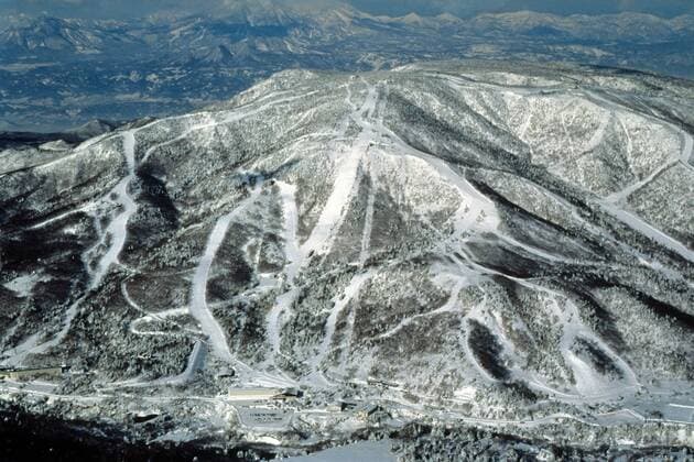Skigebiet Happo one in Hakuba, Austragungsort alpiner Disziplinen bei den Olympischen Winterspiele in Nagano 1998 Alpiner Skilauf OS Winter Vorschau Olympische Spiele 1998, Winterspiele, Austragungsort, Wettkampfstätte, Totale Aufnahmedatum geschätzt Hakuba Nagano Alpiner Skilauf OS Winter Vorschau Olympische Spiele 1998, Winterspiele, Austragungsort, Wettkampfstätte, Totale Aufnahmedatum geschätzt Hakuba Nagano
