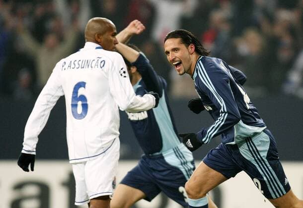 Kevin Kuranyi (Schalke) - Torjubel, daneben Paulo Assuncao (FC Porto) Fußball EC 1 Herren Champions League 2007 2008, FC Schalke 04 - FC Porto 1:0 Gruppe Gelsenkirchen Freude, Fußball EC 1 Herren Champions League 2007 2008, FC Schalke 04 - FC Porto 1:0 Gruppe Gelsenkirchen Freude,