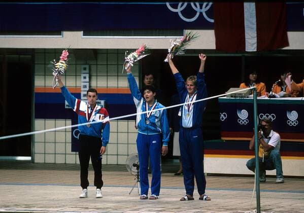 Siegerehrung 100 Meter Freistil bei den olympischen Sommerspielen 1988 in Seoul: Kristin Otto (DDR, re.) gewinnt vor Yong Zhuang (China, Mitte) und Catherine Plewinski (Frankreich) Schwimmen OS Sommer Damen Olympische Spiele 1988, Sommerspiele, Freistil, Freistilschwimmen, Kraul, Kraulschwimmen, 100m, m Gruppe Seoul Freude, Schwimmen OS Sommer Damen Olympische Spiele 1988, Sommerspiele, Freistil, Freistilschwimmen, Kraul, Kraulschwimmen, 100m, m Gruppe Seoul Freude,