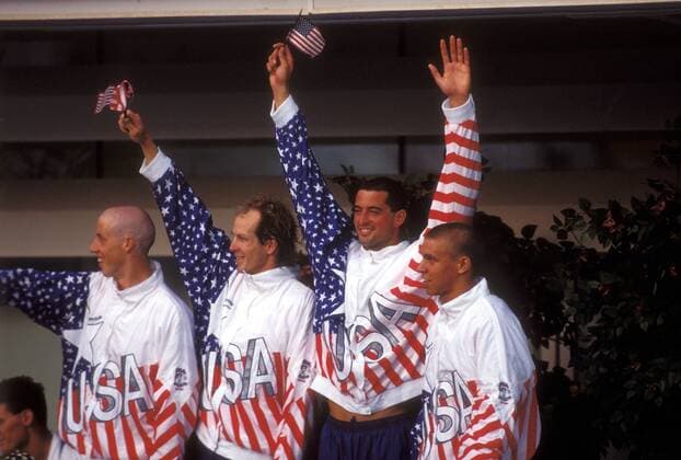 USA ist Olympiasieger 1992 mit der 4 x 100 Meter Freistilstaffel, v.re.: Joseph Hudepohl, Matt Biondi, Tom Jager und Jon Olsen Schwimmen OS Sommer Herren Olympische Spiele 1992, Sommerspiele, Freistil, Freistilschwimmen, Kraul, Kraulschwimmen, Staffel Gruppe stars and stripes Barcelona Begeisterung, Freude, Schwimmen OS Sommer Herren Olympische Spiele 1992, Sommerspiele, Freistil, Freistilschwimmen, Kraul, Kraulschwimmen, Staffel Gruppe stars and stripes Barcelona Begeisterung, Freude,