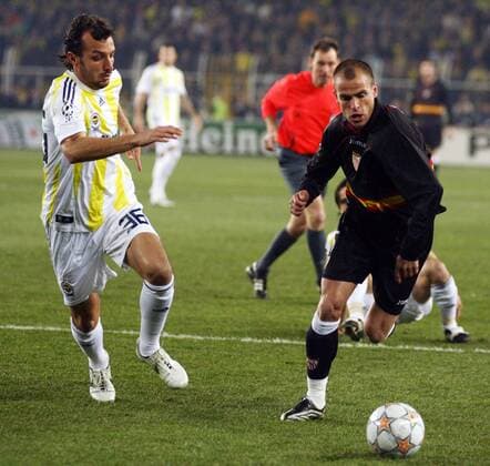 Duda (FC Sevilla, re.) gegen Edu Dracena (Fenerbahce) -  Fußball EC 1 Herren Champions League 2007 2008, Fenerbahce SK Istanbul - FC Sevilla 3:2 Gruppe Istanbul Dynamik, Fußball EC 1 Herren Champions League 2007 2008, Fenerbahce SK Istanbul - FC Sevilla 3:2 Gruppe Istanbul Dynamik,