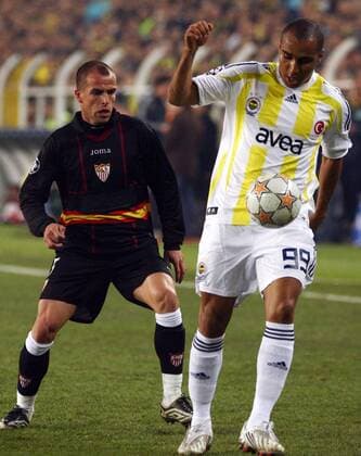 Deivid de Souza (Fenerbahce, re.) gegen Duda (FC Sevilla) -  Fußball EC 1 Herren Champions League 2007 2008, Fenerbahce SK Istanbul - FC Sevilla 3:2 Gruppe Istanbul Dynamik, Fußball EC 1 Herren Champions League 2007 2008, Fenerbahce SK Istanbul - FC Sevilla 3:2 Gruppe Istanbul Dynamik,