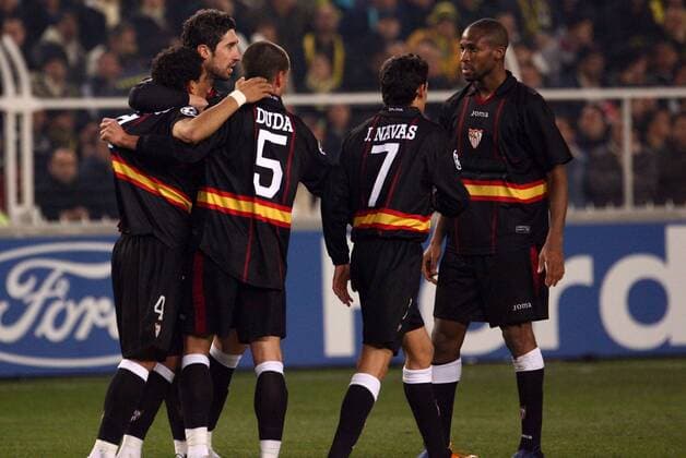 Torjubel FC Sevilla u.a. mit Seydou Keita (re.) -  Fußball EC 1 Herren Champions League 2007 2008, FC Sevilla Gruppe Istanbul Freude, Fußball EC 1 Herren Champions League 2007 2008, FC Sevilla Gruppe Istanbul Freude,