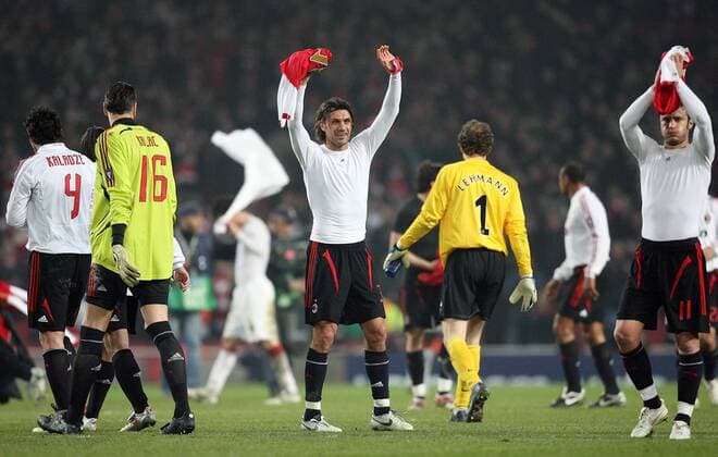 Paolo Maldini (Mitte) und Alberto Gilardino (re., beide AC Mailand) bedanken sich bei den Anhängern, Torwart Jens Lehmann (Arsenal) Abgang -  Fußball EC 1 Herren Champions League 2007 2008, Arsenal FC London - AC Mailand 0:0, Milan Gruppe London Fußball EC 1 Herren Champions League 2007 2008, Arsenal FC London - AC Mailand 0:0, Milan Gruppe London